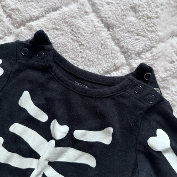 Carter's Just One You | Black Skeleton Halloween Sleep N' Play | Size 3 Months - Picture 5 of 10